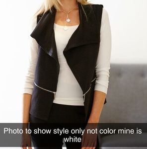 NWT Threadz Australia zipper vest white